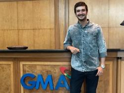 #SPOTTED: Matt Evans snaps a photo inside GMA Network compound