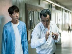 Lee Joon Gi And Choi Min Soo Show Teamwork As They Practice Their Action Scenes For “Lawless Lawyer”