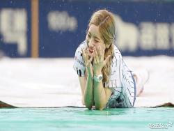 Watch: TWICE’s Dahyun Makes The Most Of Canceled Baseball Game Where She Was To Throw First Pitch