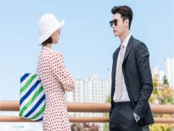 Lee Jong Suk And Suzy Dress Up For Vacation In “While You Were Sleeping” Stills