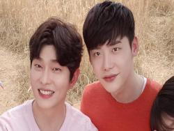 Lee Jong Suk Sends Coffee Truck To Close Friend Yoon Kyun Sang