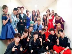 TWICE, Stray Kids, And DAY6 Pose Together For JYP Family Photo