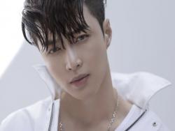 Lay Delights Fans By Being 2nd EXO Member To Officially Join Twitter